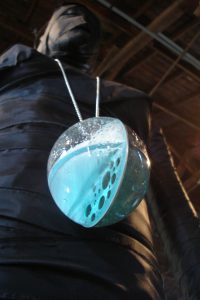 Μάιος 2011 Υλικά: ασήμι, plexiglass, νερό, μπλε μελάνι, παραφινέλαιο. Διαστάσεις: 7cm(διάμετρος σφαίρας) x 62cm μήκος. 